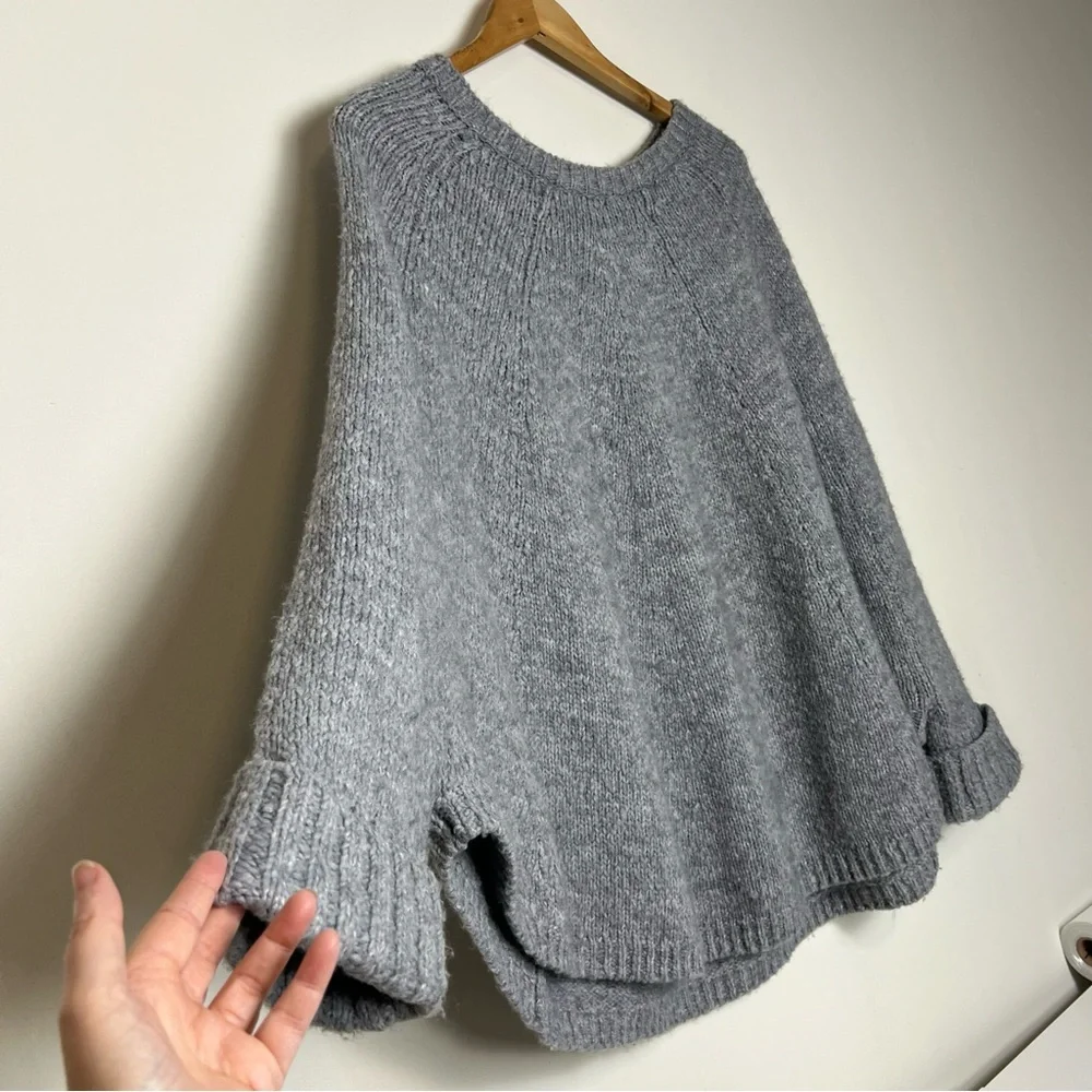 Michael Kors Oversized Heather Grey Poncho Sweater-S/M Acrylic/Wool blend. - Picture 2 of 5